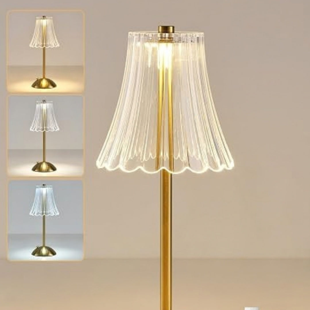 Nordlys – Elegant Nattbordslampe i Messing og Glass